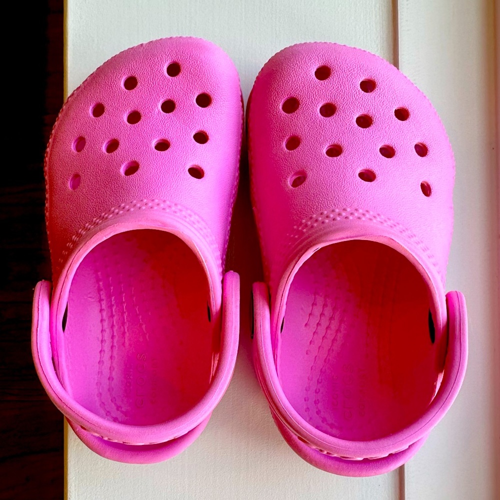 Crocs classic toddler size 6, taffy pink
